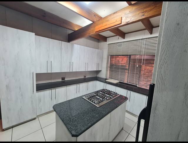 4 BEDROOM HOUSE FOR SALE IN VANDERBIJLPARK SE 2